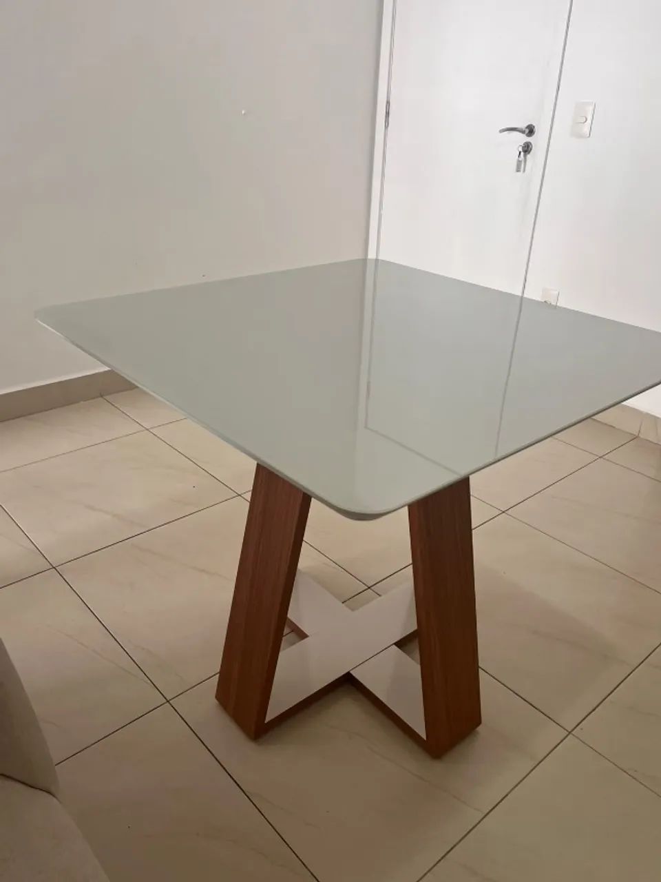 Mesa de jantar com 4 cadeiras 