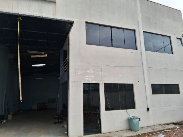 Barracão para locação a 2 quadras do terminal do Boqueirão.