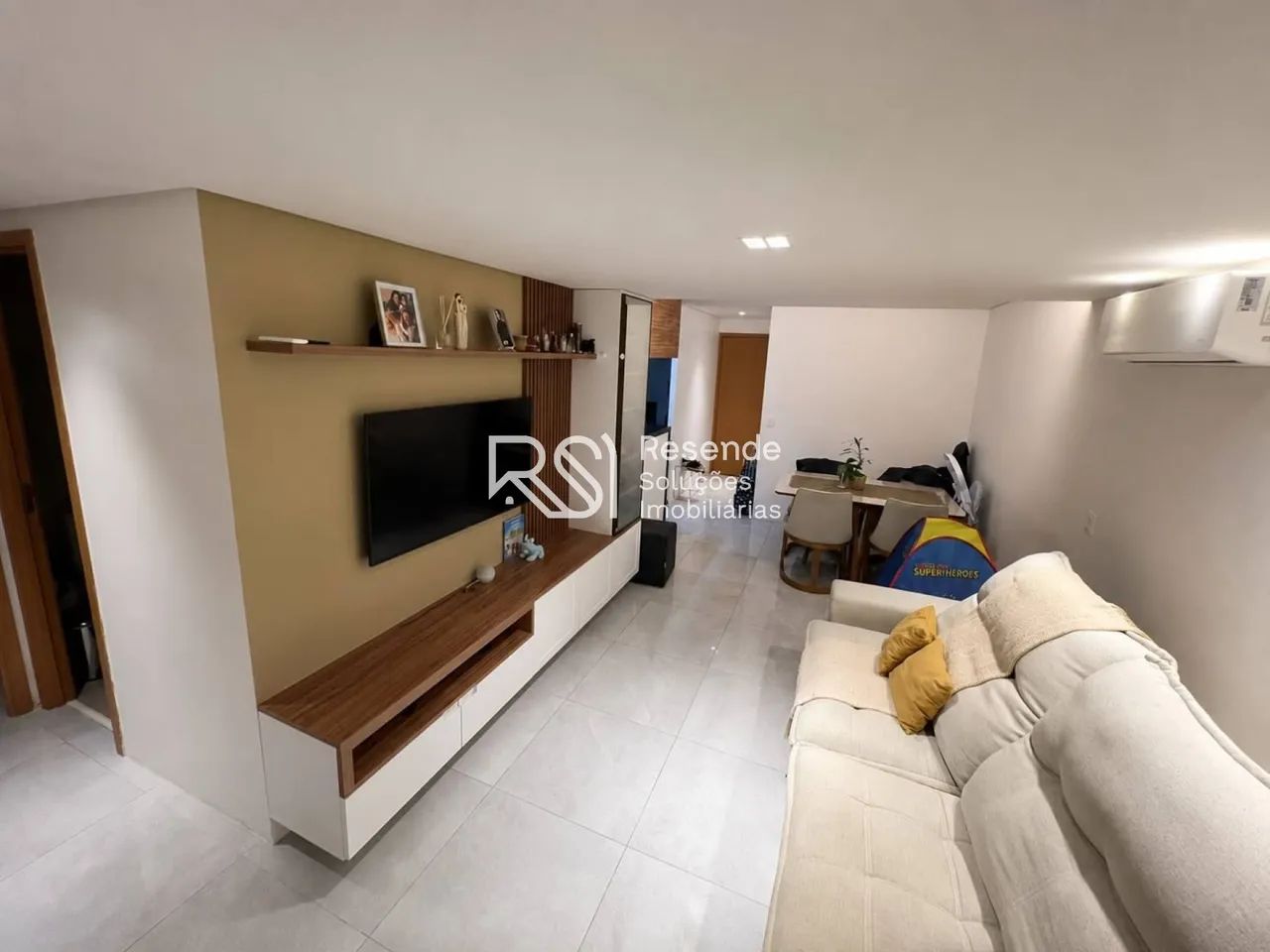 Apartamento a venda no Edifício Venusia Oliveira | 2 Quartos com Suíte | Totalmente Reform