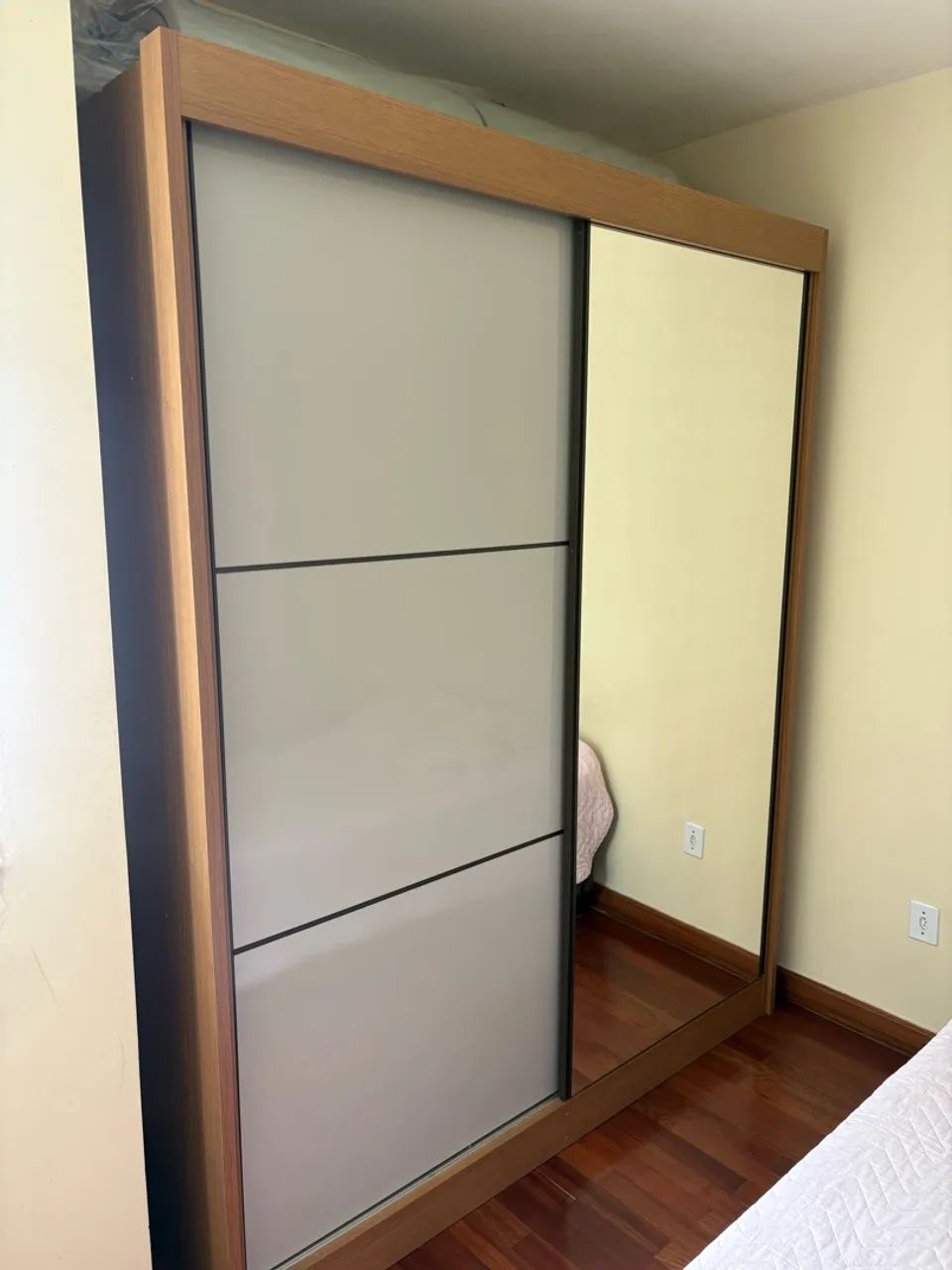 Guarda-roupa casal