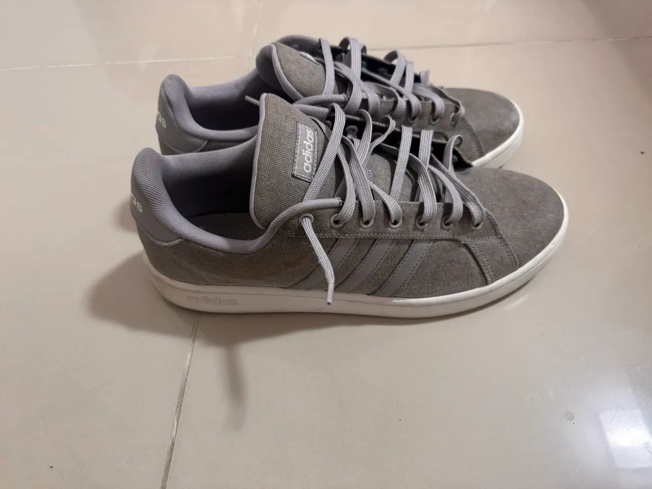 Sapatênis adidas cinza