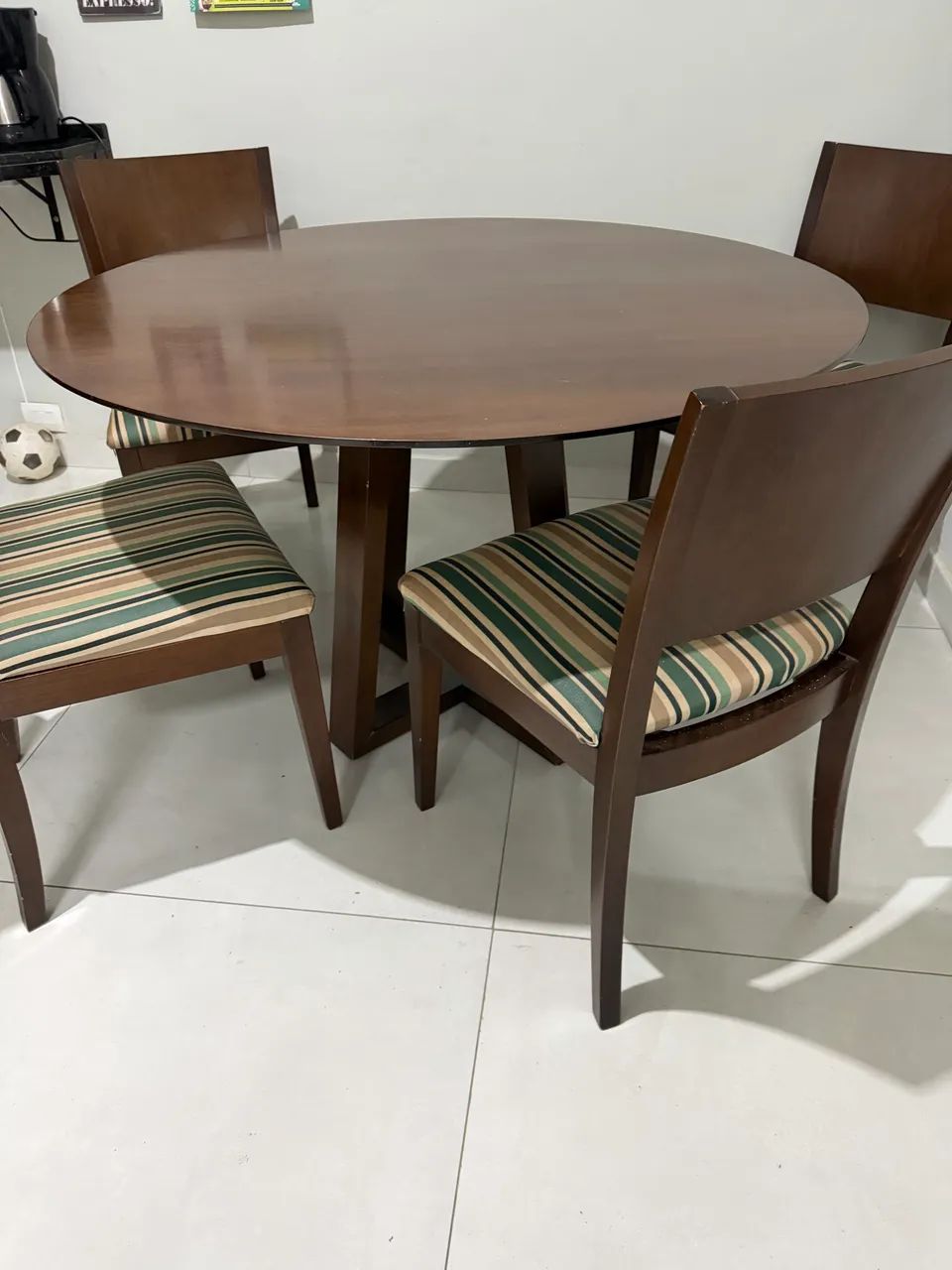 Mesa de jantar 4 cadeiras - Foto 3
