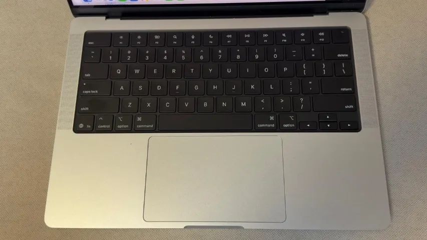 Macbook M5 14 Pol Apple 16gb Ram 512gb Ssd Prata - Notebooks