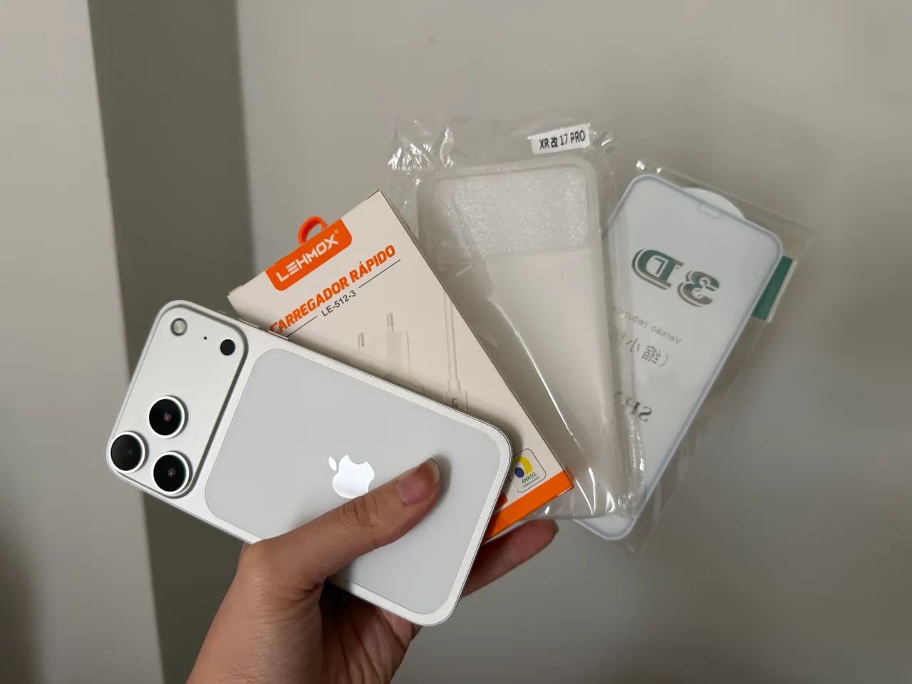iPhone XR (17 Pro)