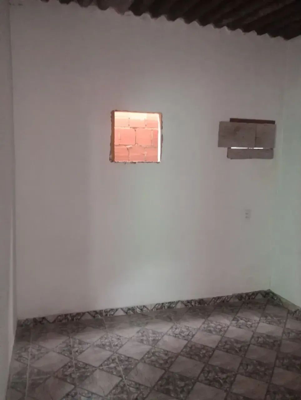 CASA COM 2 QUARTOS EM SANTA CRUZ - ACEITO ENTRADA - Foto 4