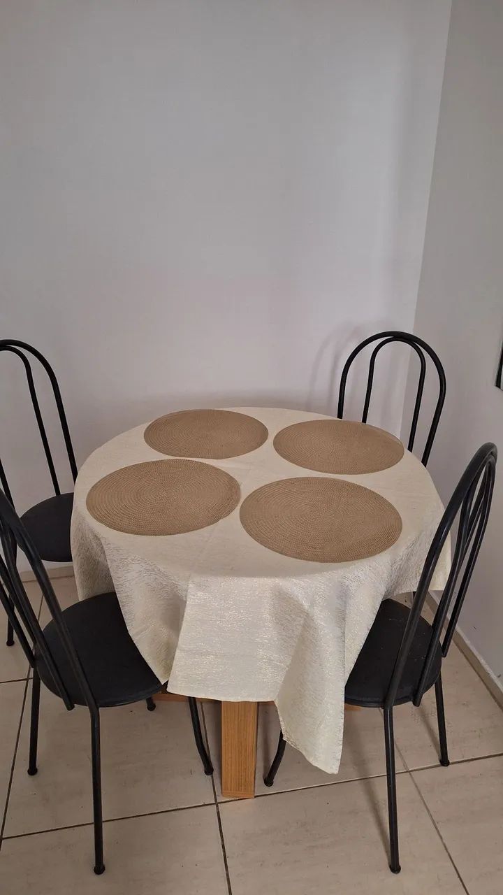 Conjunto de mesa e 4 cadeiras de jantar  - Foto 3
