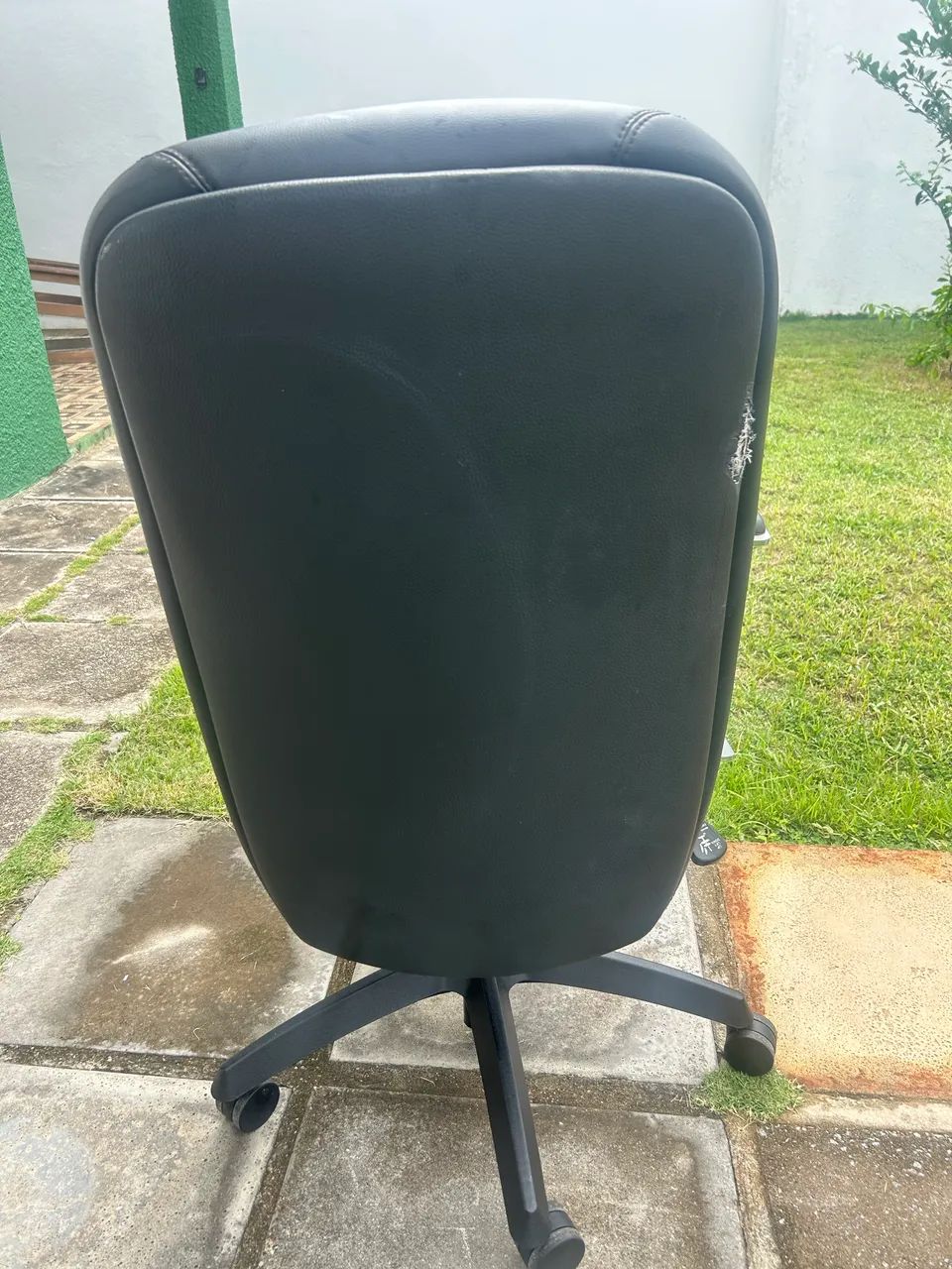 Cadeira para escritório semi nova - Foto 4