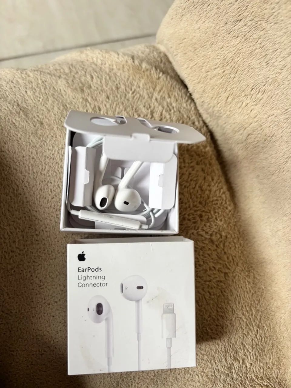 Original Apple, nunca usado, apenas caixa aberta."