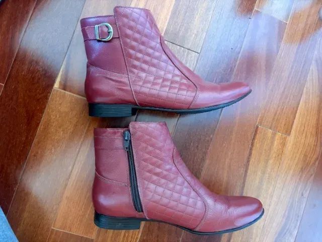 Bota de Couro Vermelha