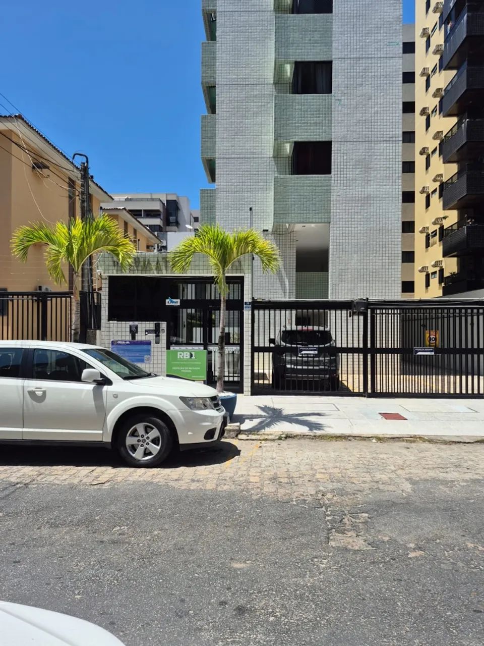 Apartamento edifício Sumatra 2/4 sendo 1 suíte