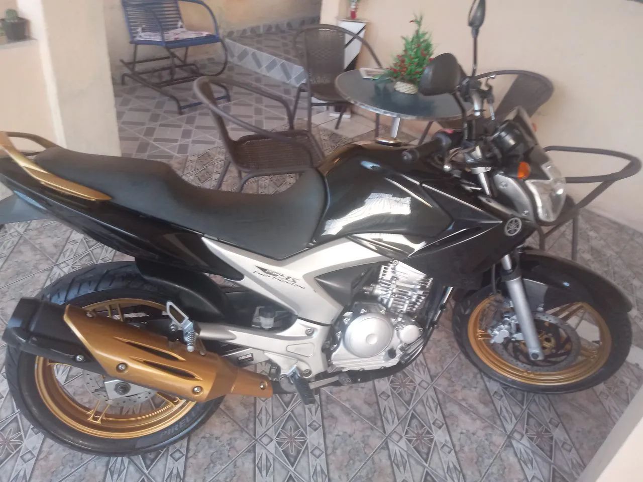 Fazer 250 Super conservada.  Tudo em dia.