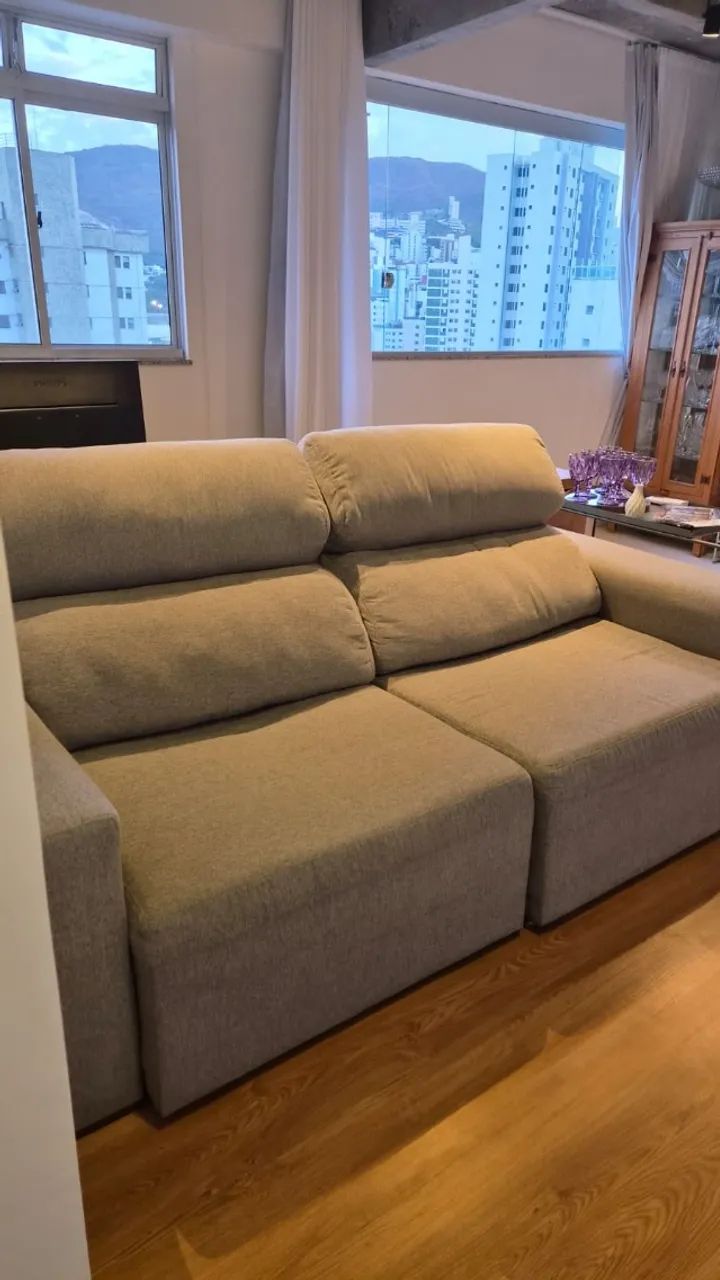Sofá Retrátil Cinza em Linho 2,20m - Excelente Estado | Lindo e Confortável - Foto 5