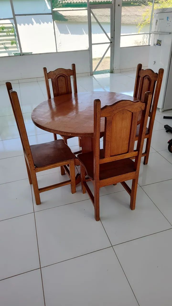 Mesa de madeira com 4 cadeiras - Foto 3