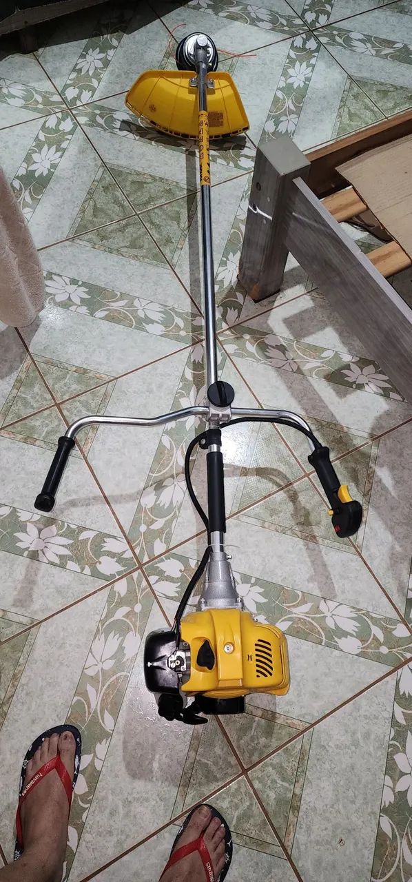 Roçadeira a combustão