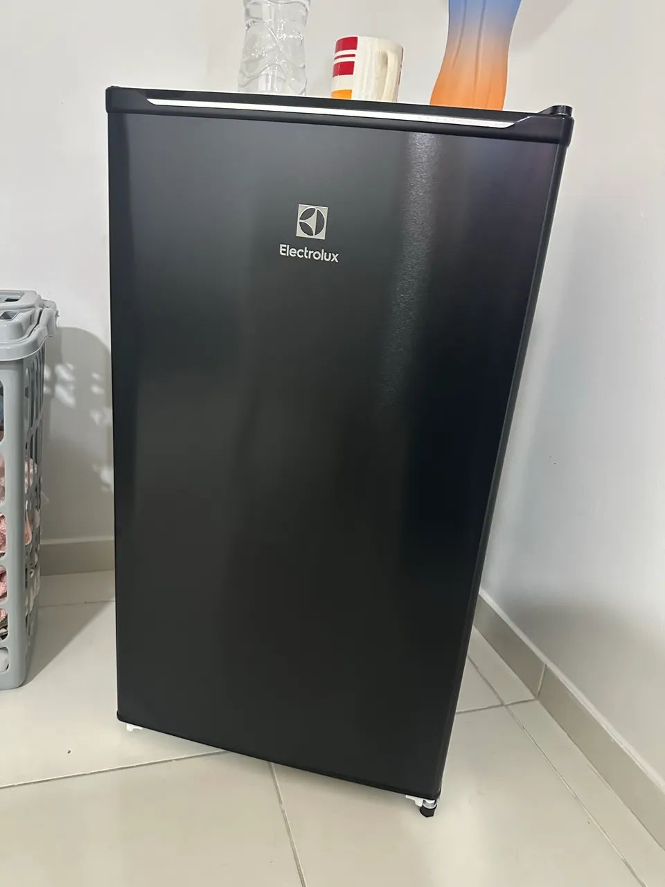 Frigobar Eletrolux 90L