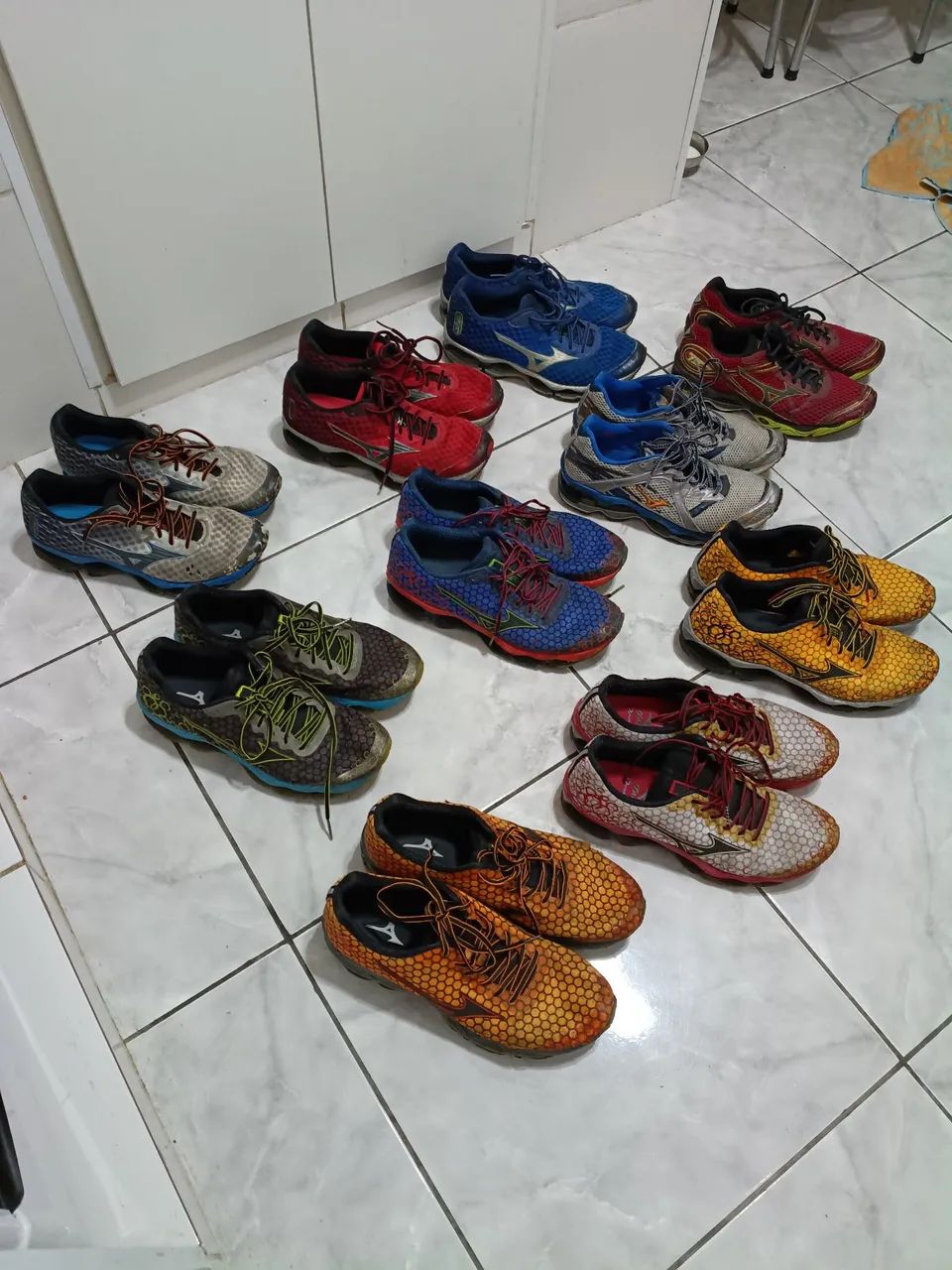 Tênis usados Originais Mizuno Dez pares, tem número 42.5, 43 e 43.5 venda só no lote. - Foto 2