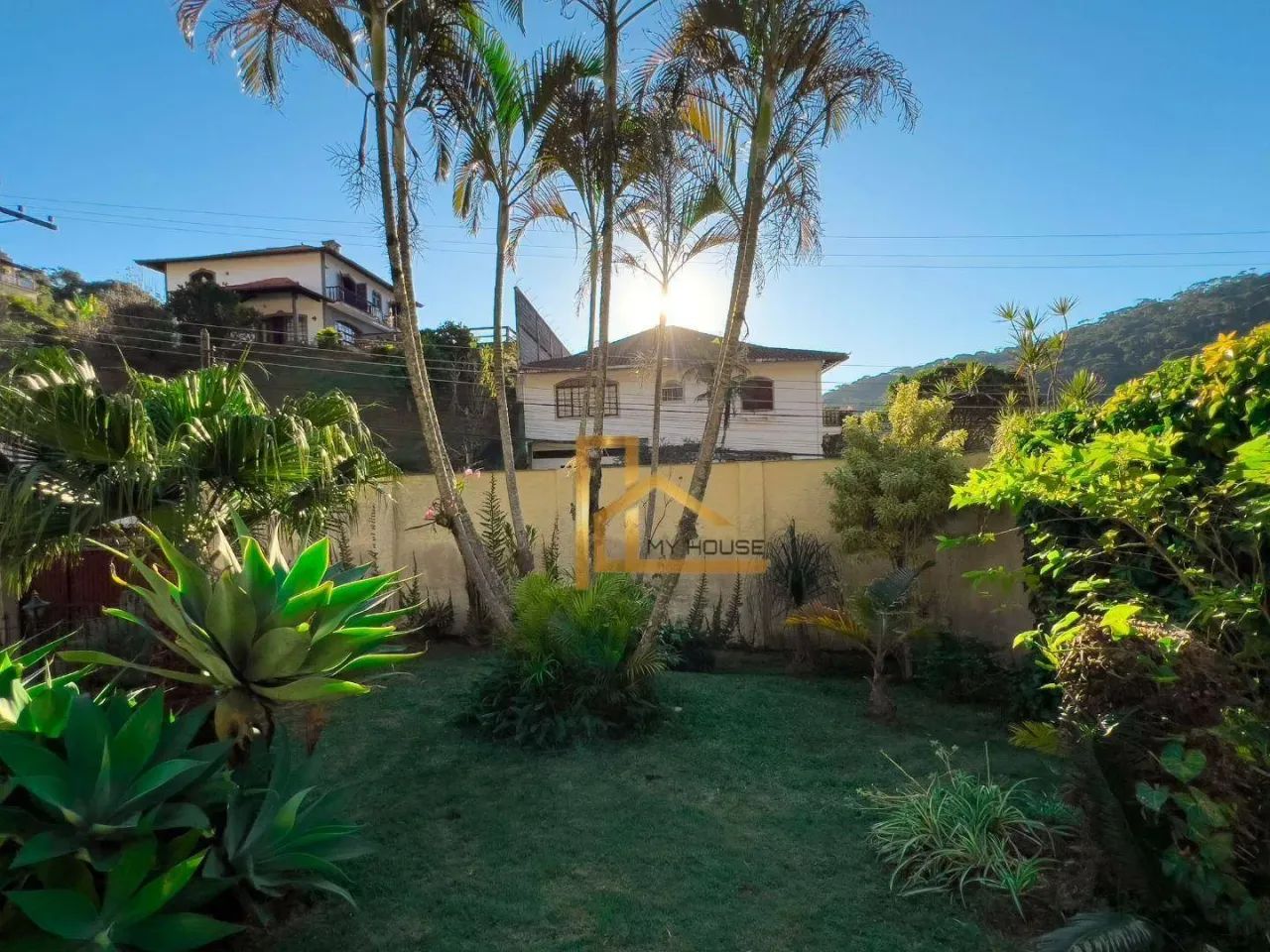 Casa linear com lazer próprio - Apenas 10 minutos do centro de Teresópolis - Foto 4