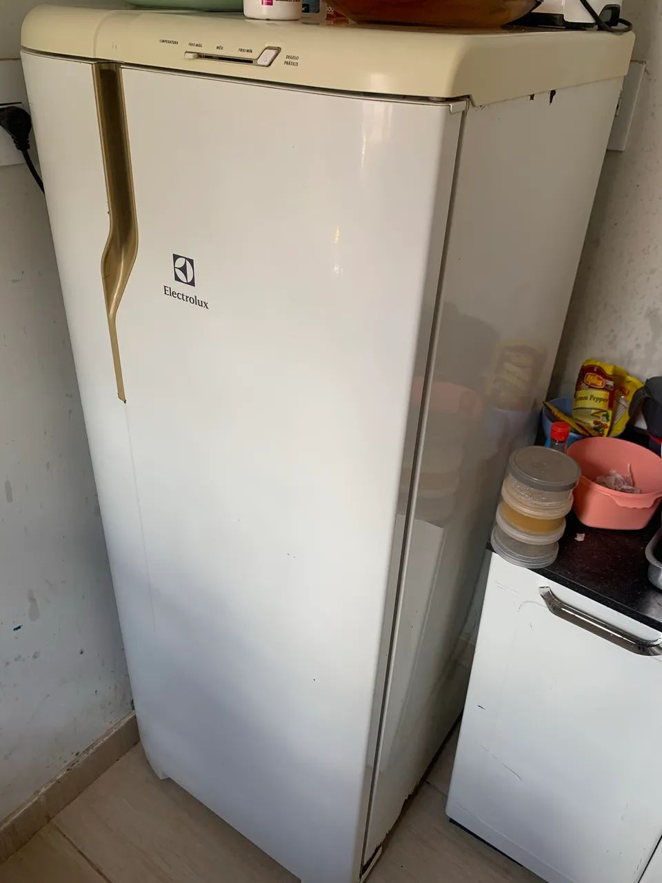 Vendo geladeira Electrolux! ?  Funcionando perfeitamente e em ótimo estado - Foto 2