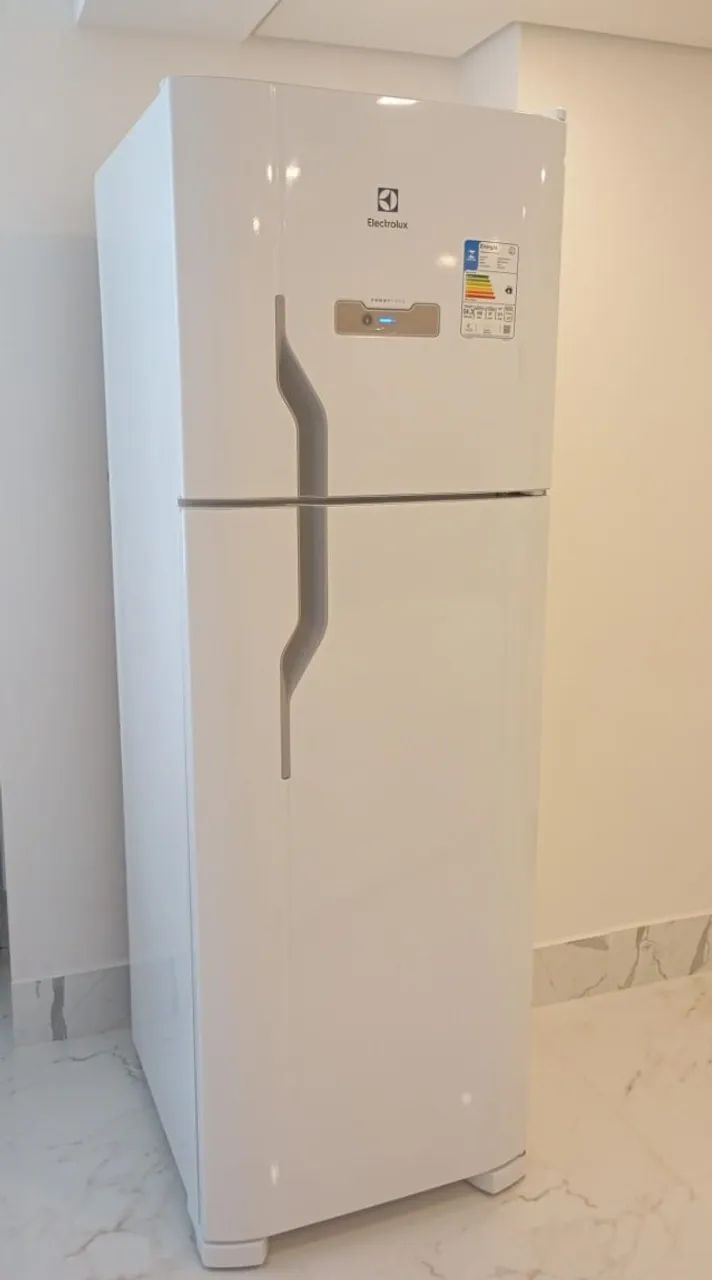 Geladeira 371L Nova MESES de uso . - Foto 3