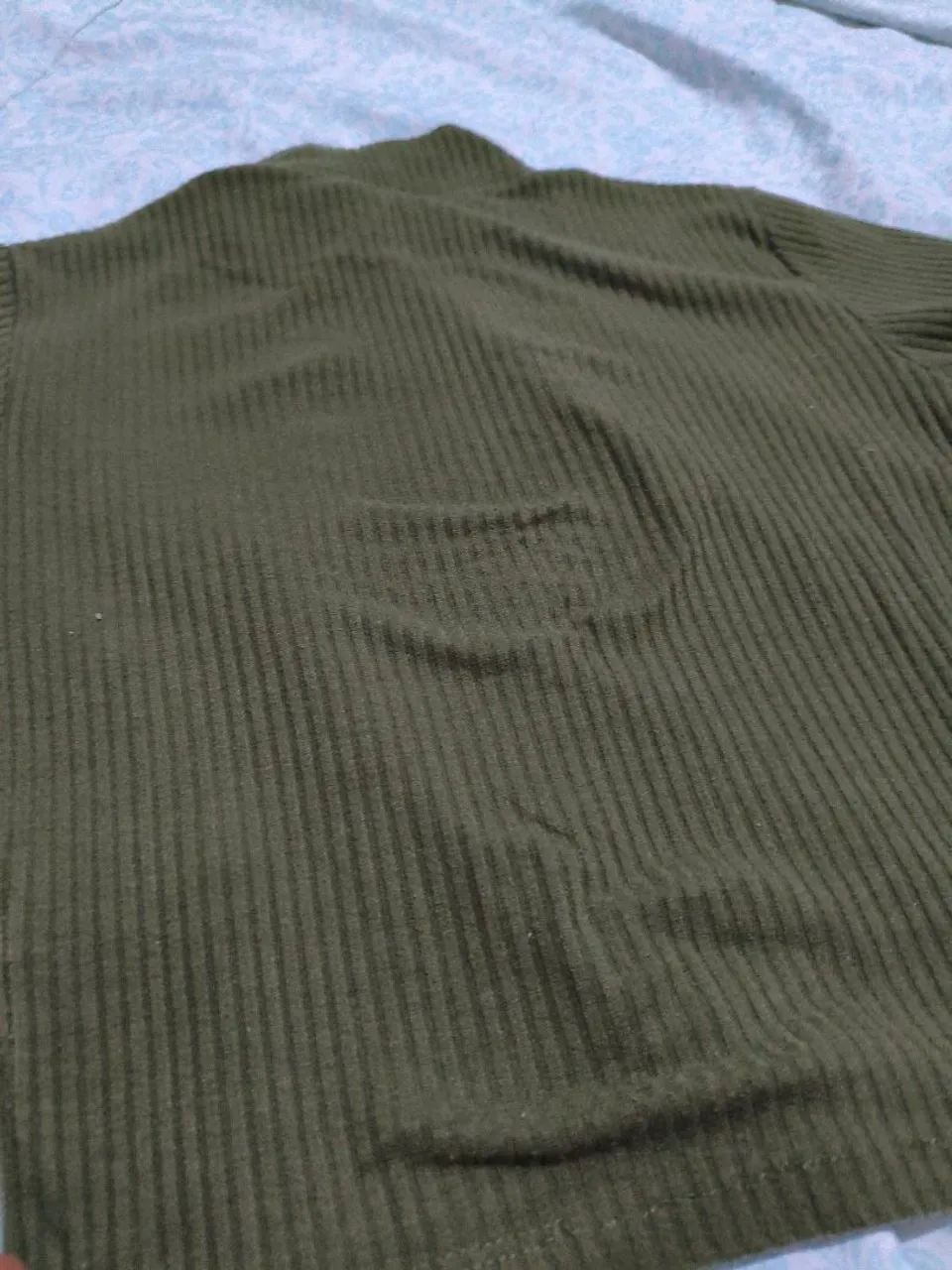 Blusa P canelada verde militar  - Foto 5