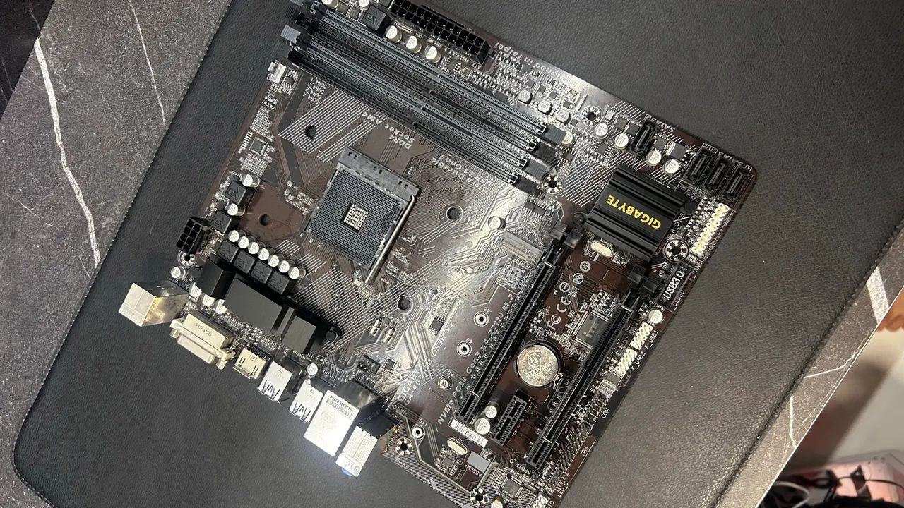 Vendo Placa mãr Gigabyte AB350M - Foto 2