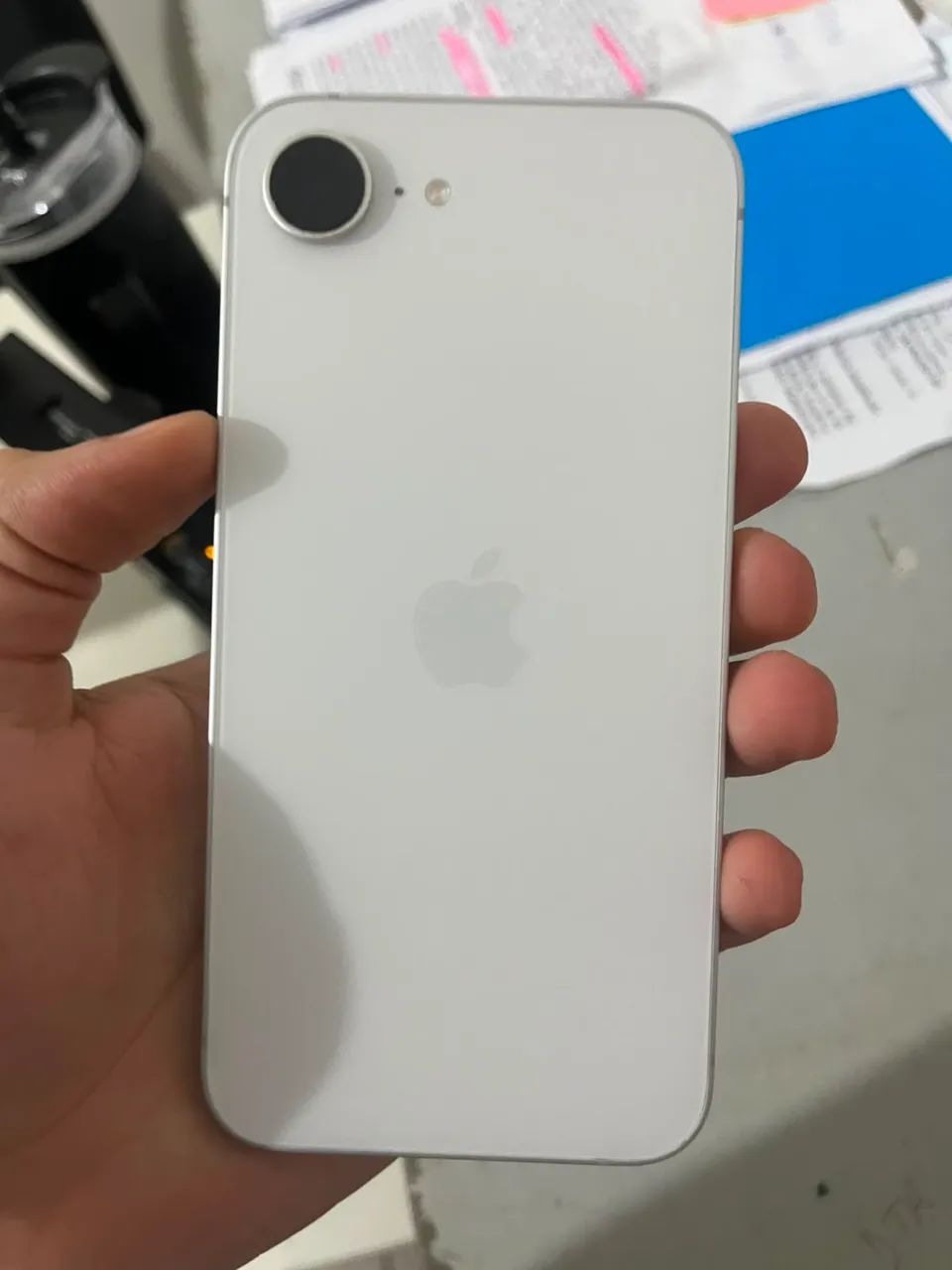 iPhone 16e 