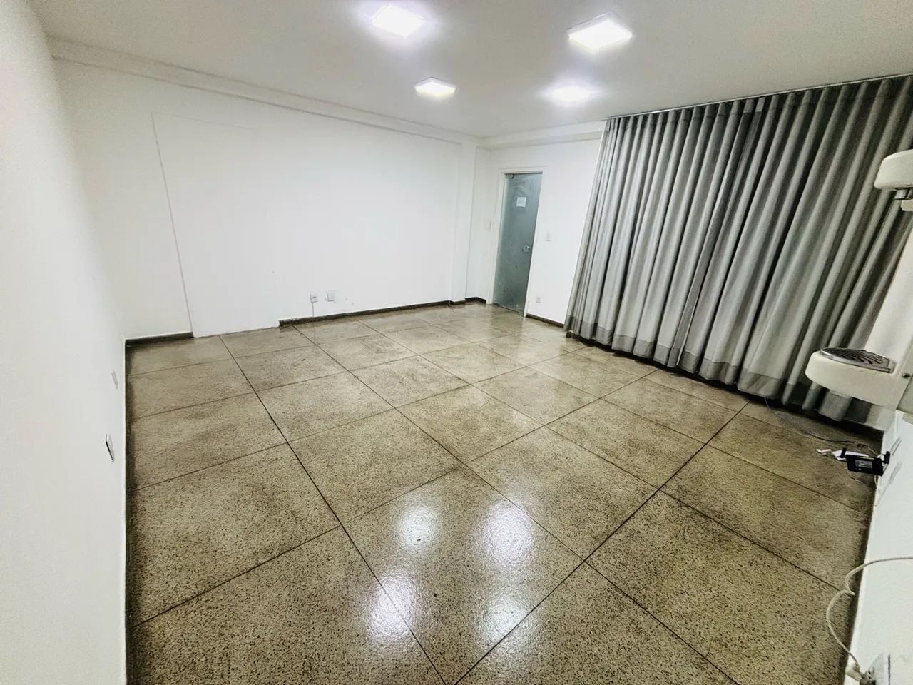 Alugo Sala Comercial Av. Brasil - Iguaçu  - Foto 5