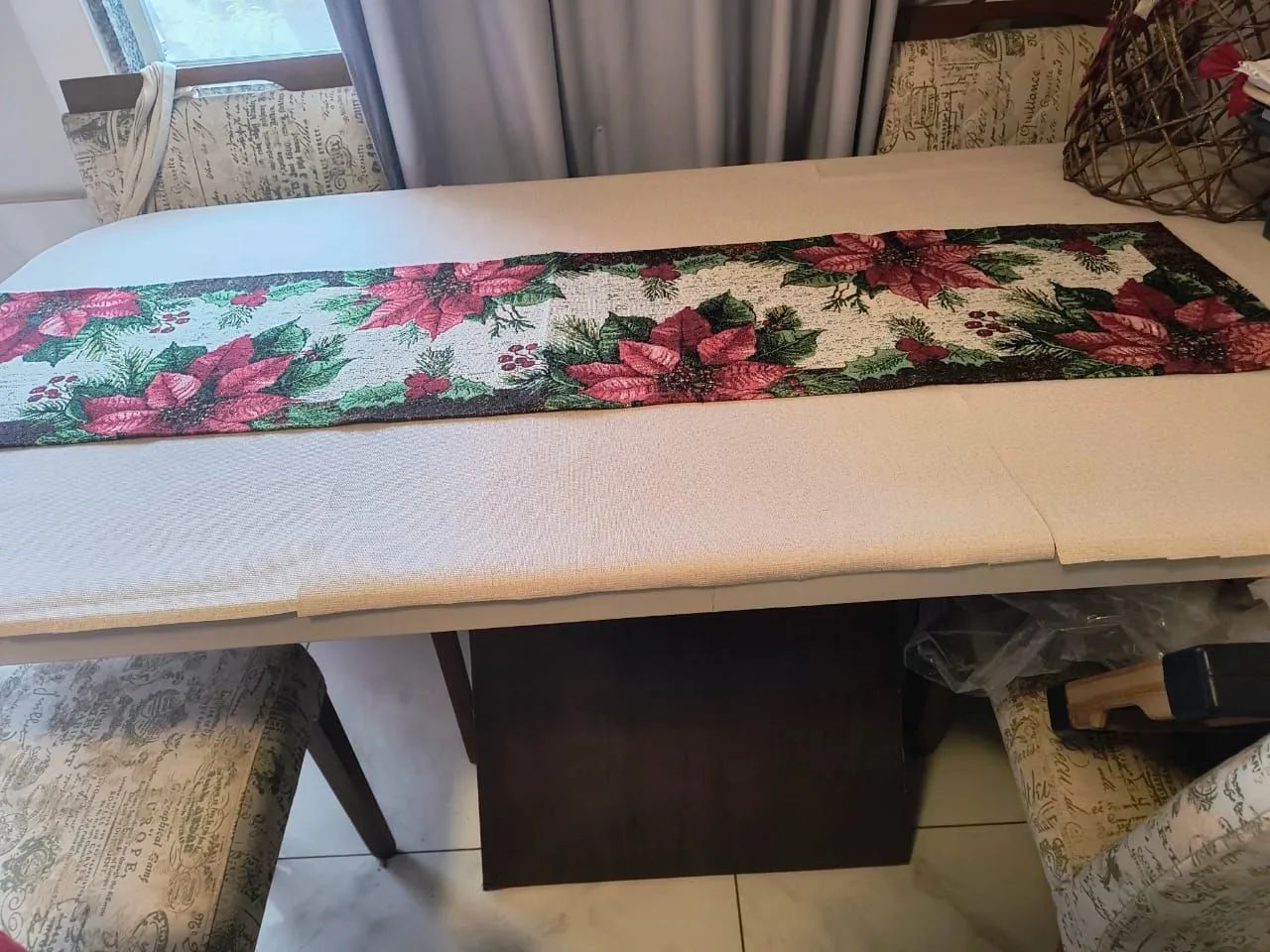 Vendo mesa com cadeiras - Foto 2