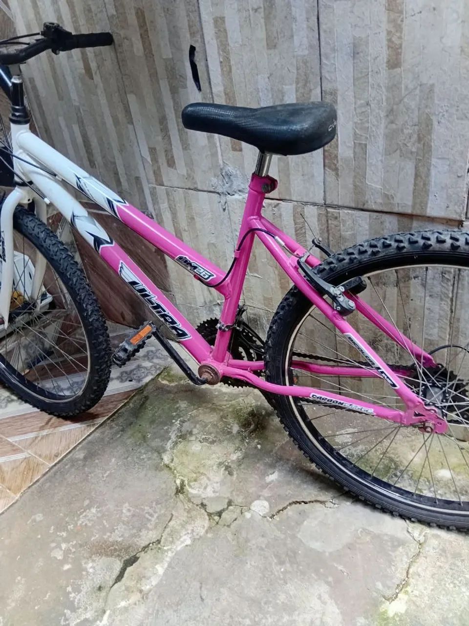 Uma bicicleta aro 26 