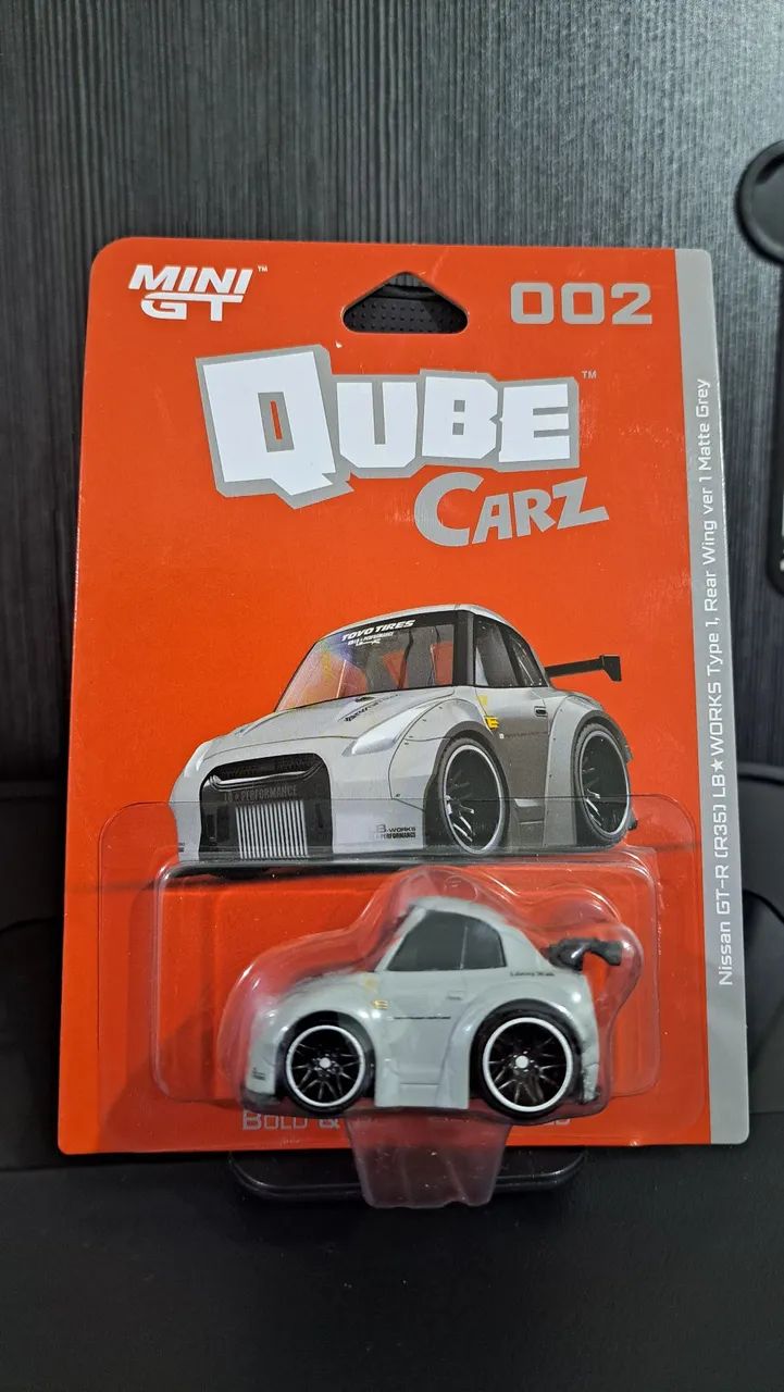 MINI GT Tooned Qube Carz 002 Nissan GT-R R35 (Lacrada) - Hobbies e