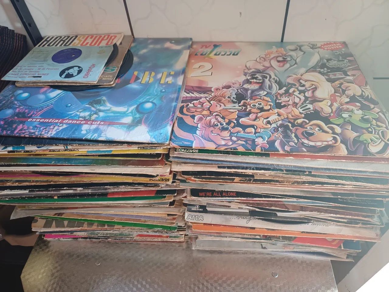 LOTE COM  MAIS DE 150<br> DISCOS DE VINIL - Foto 3