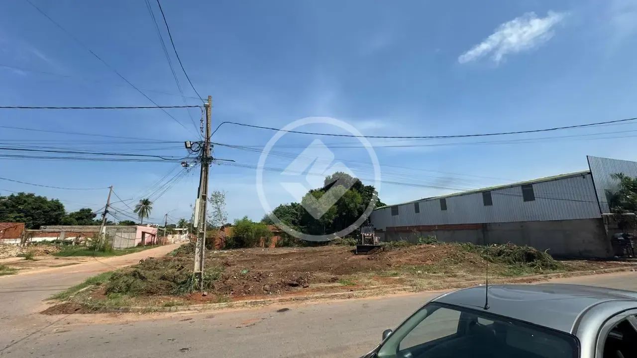 Terreno Comercial de esquina no Construmat codigo: 162475