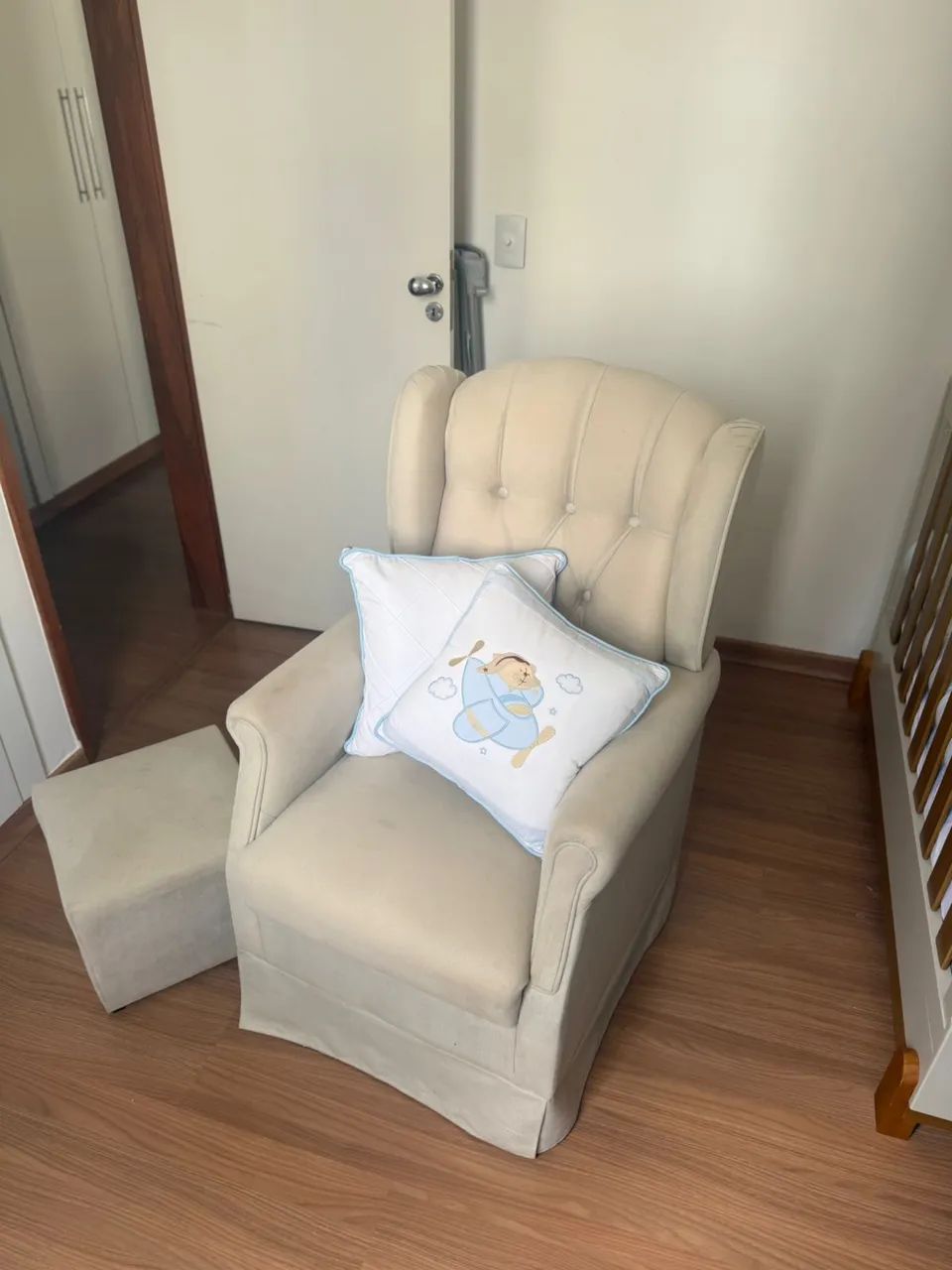 Nursing Chair441140335672053761