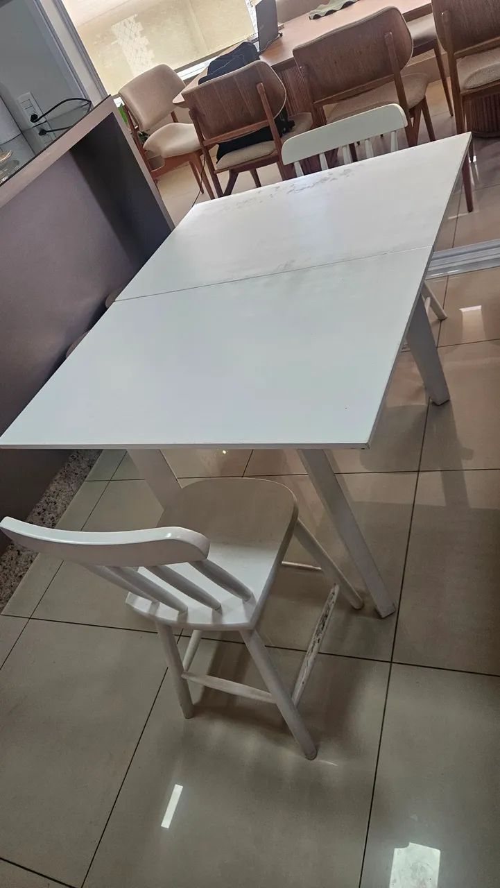 Mesa extensível com 2 cadeiras  - Foto 2