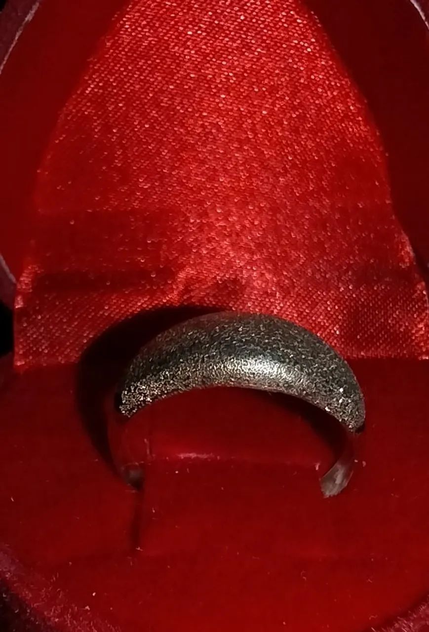 Anel em ouro com 1,6 g