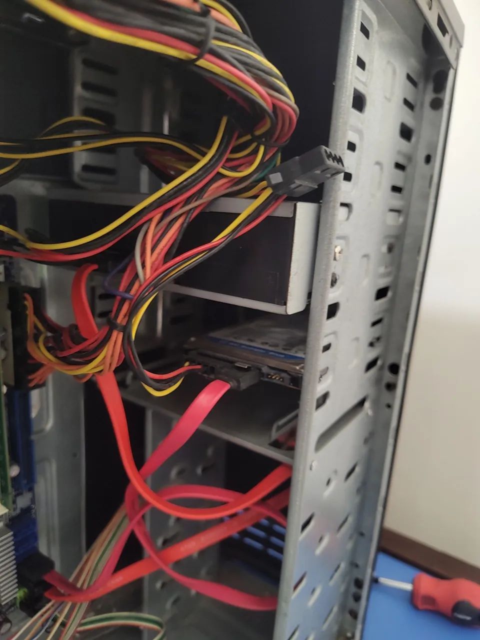 Vendo computador desktop.