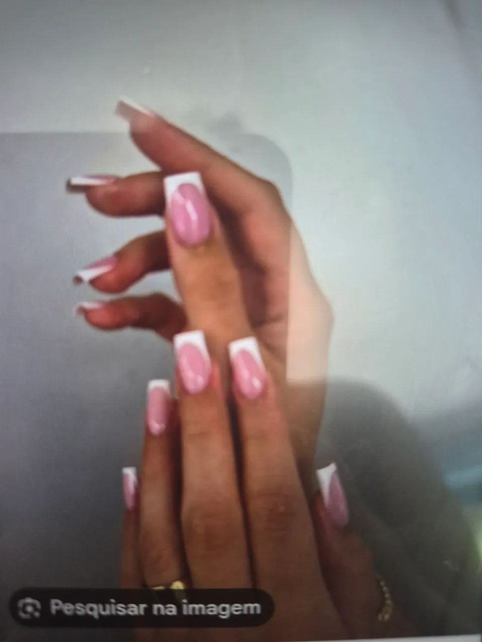 Manicure com experiência.