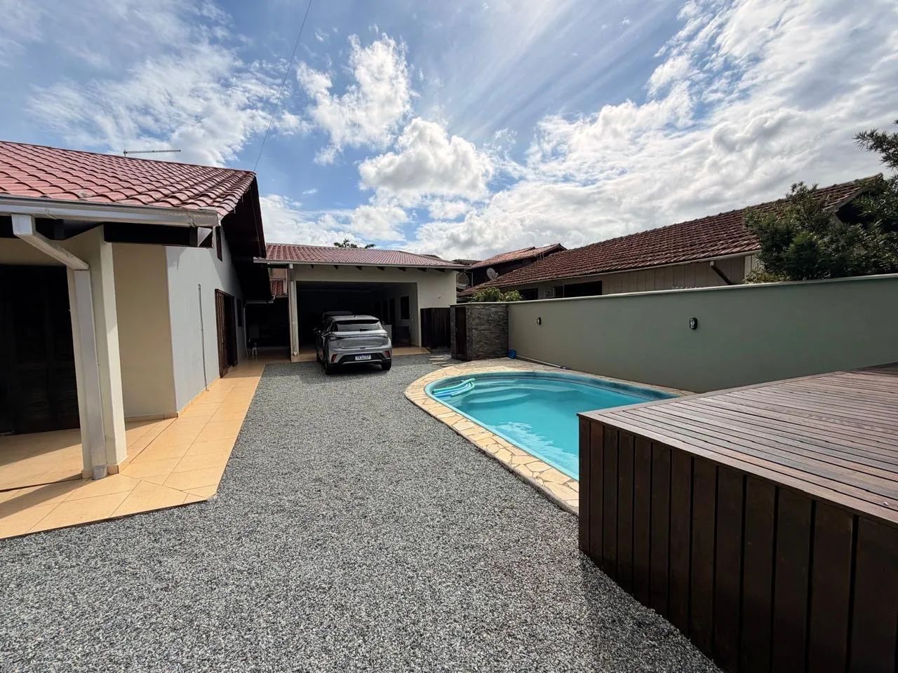 Casa com piscina e 4 quartos  - Foto 2