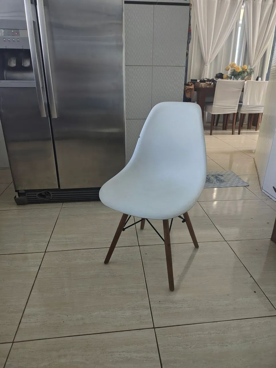 Conjunto de 4 cadeiras brancas