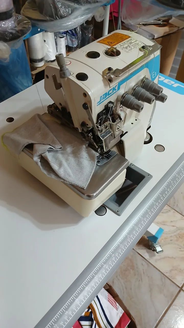 Maquina de costura INTERLOCK JACK E3 - Foto 3