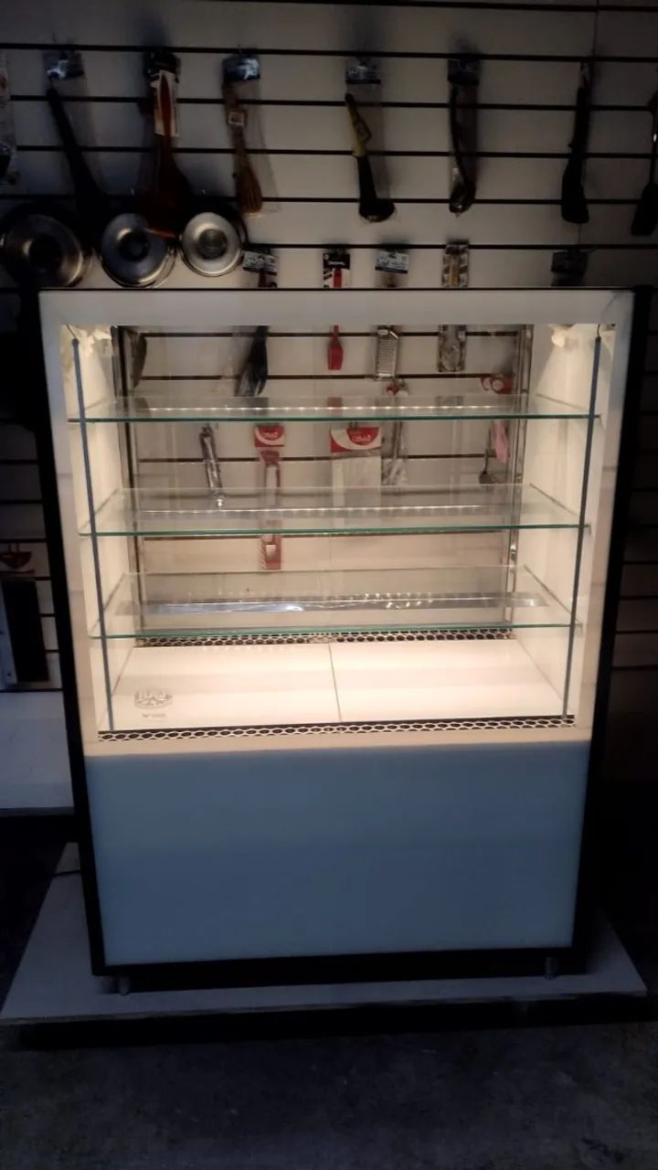 Vitrine Refrigerada Confeitaria Bolo Refrigeração Ar Forçado 220v Reto - Foto 3