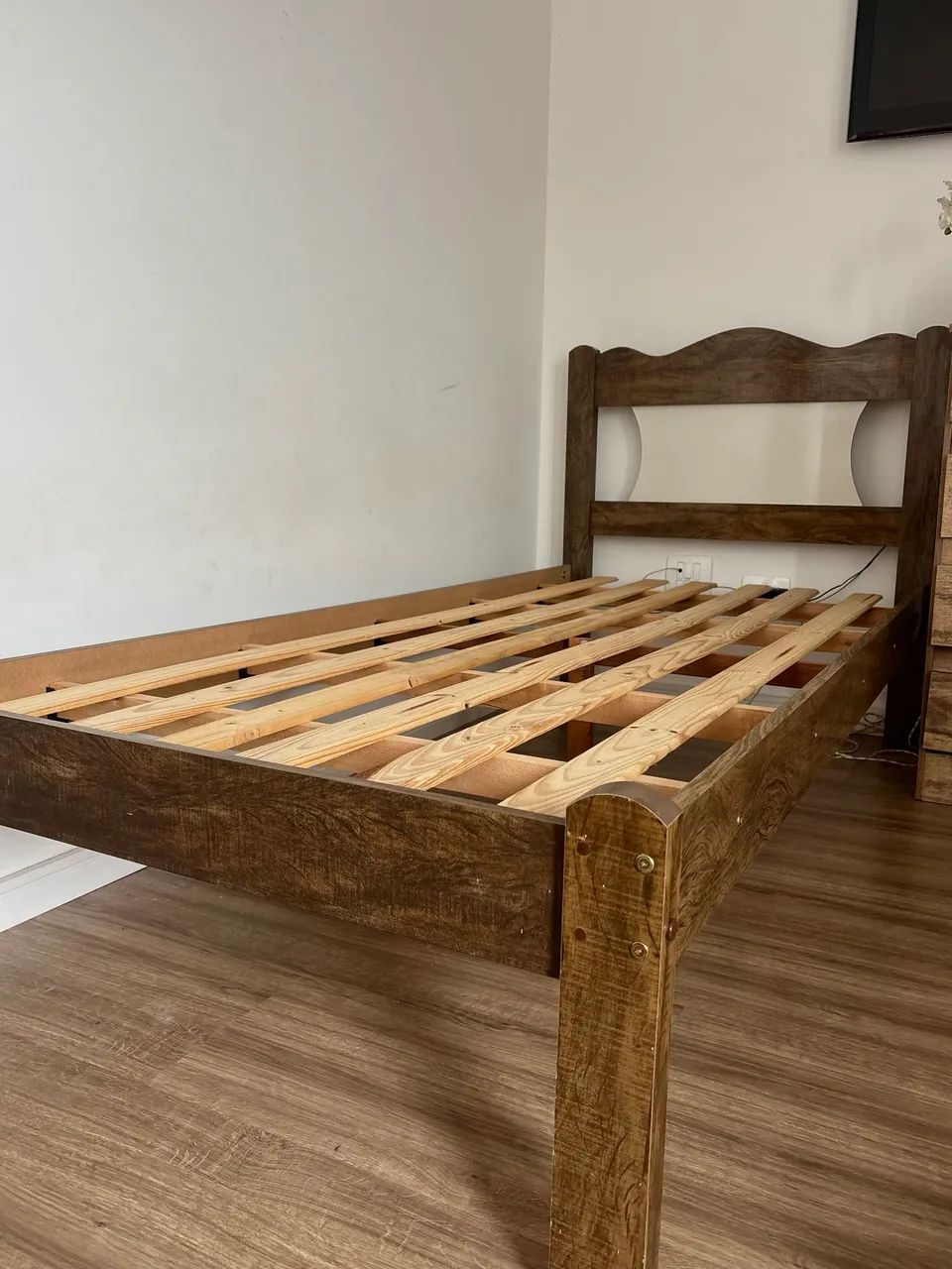 Cama de Solteiro + Colchão em Perfeito Estado | Praticamente Sem Uso - Foto 3