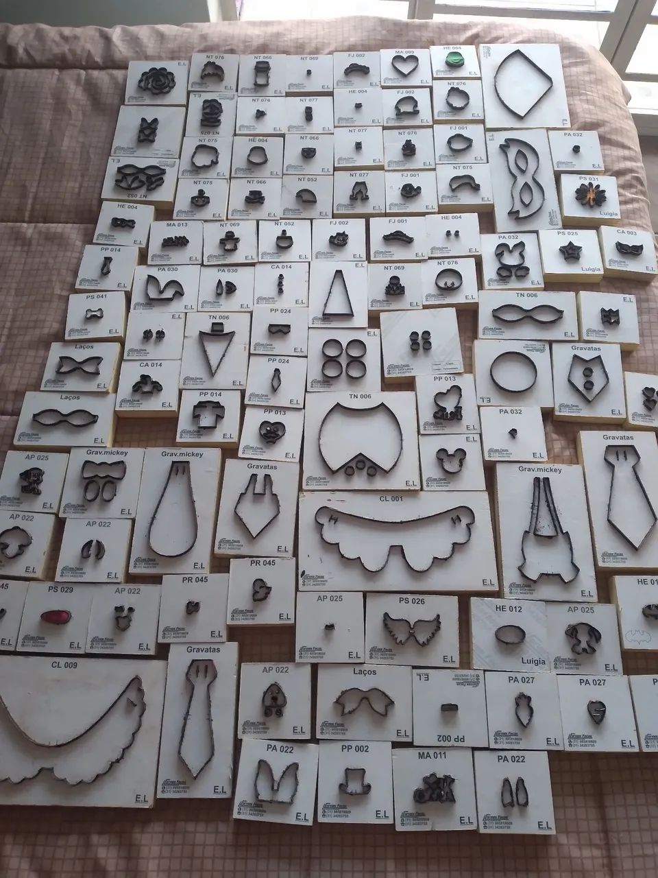 Vendo máquina corte e vinco manual com acessórios 