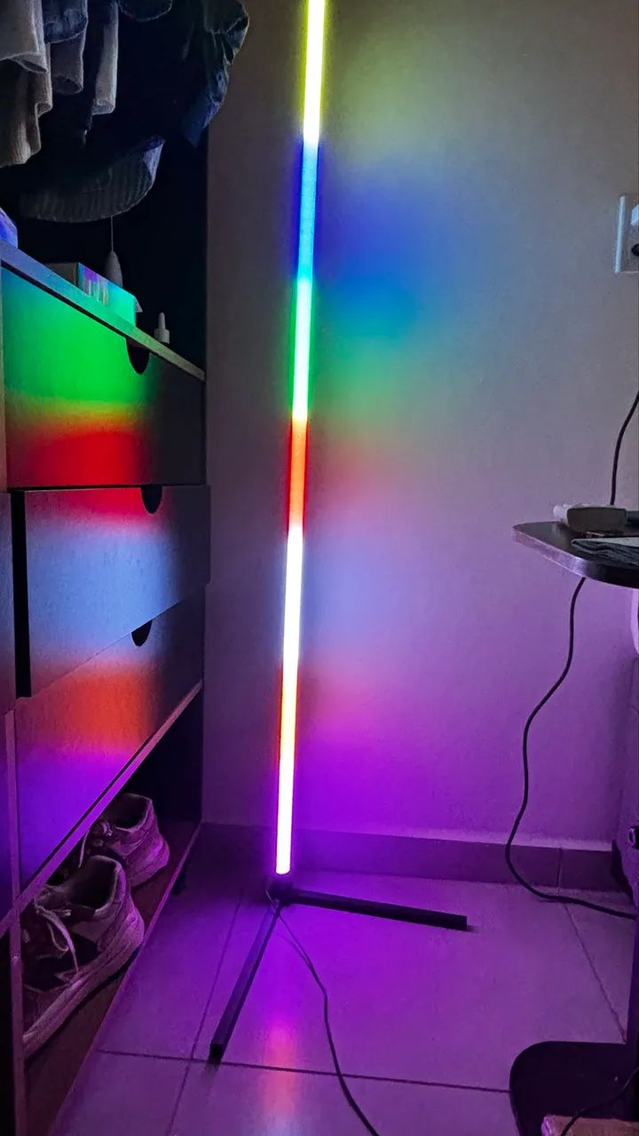 Luminaria de chão com varias cores RGB - Foto 2