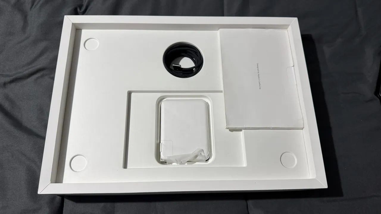 MacBook M5 Pro 18-core CPU 20-core GPU 24GB RAM 1TB SSD Space Black  - Foto 3