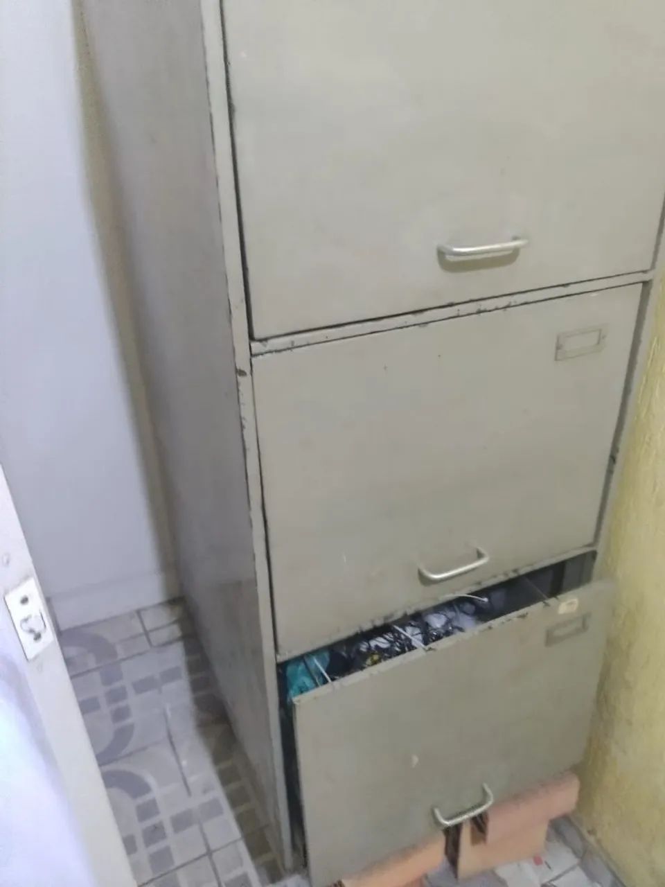 Vendo Arquivo de Aco 3 gavetas R$ 180,00 retirar no centro de são Bernardo do campo  - Foto 5