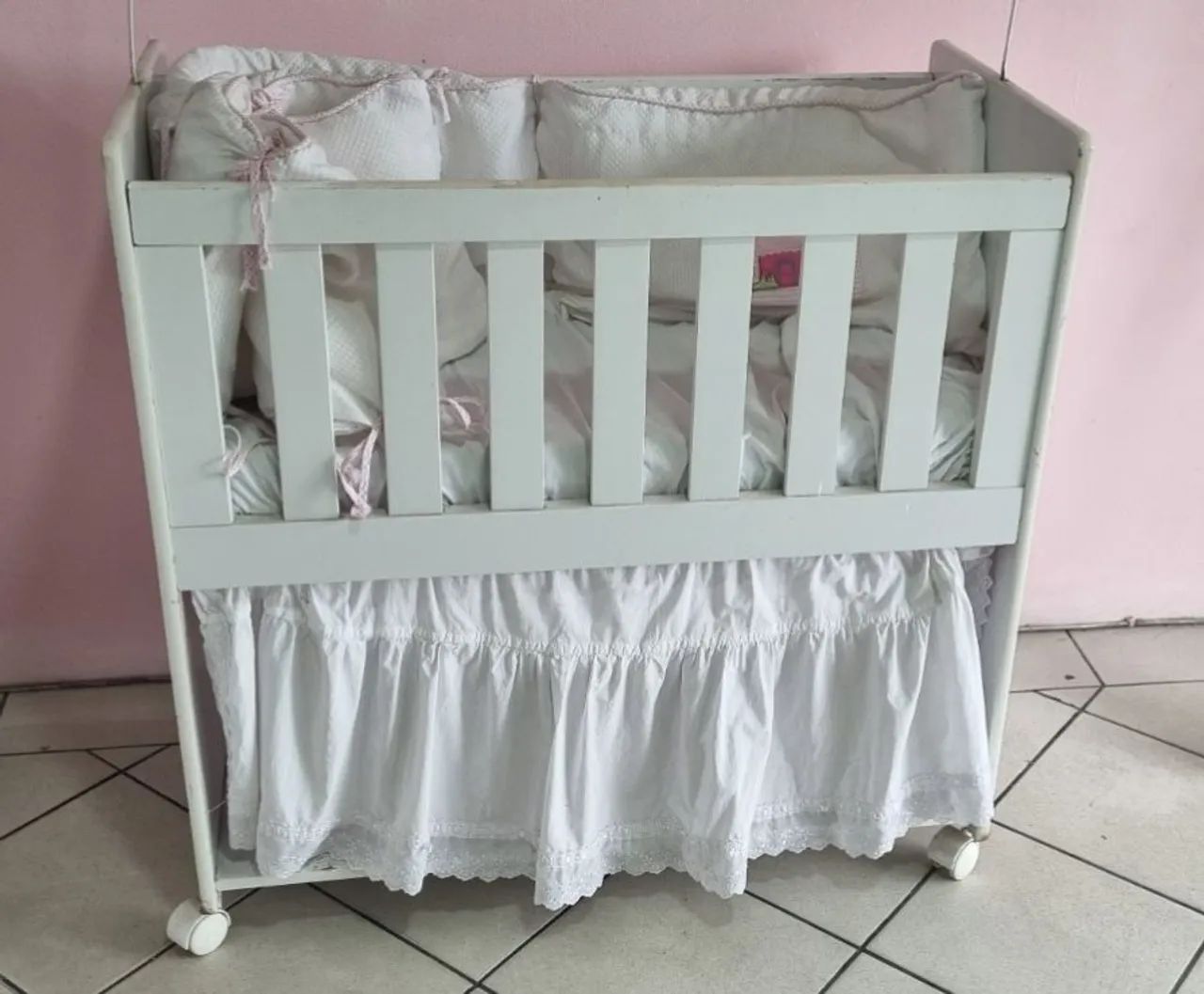 Mini Berço com Nichos  e colchão  - Foto 2