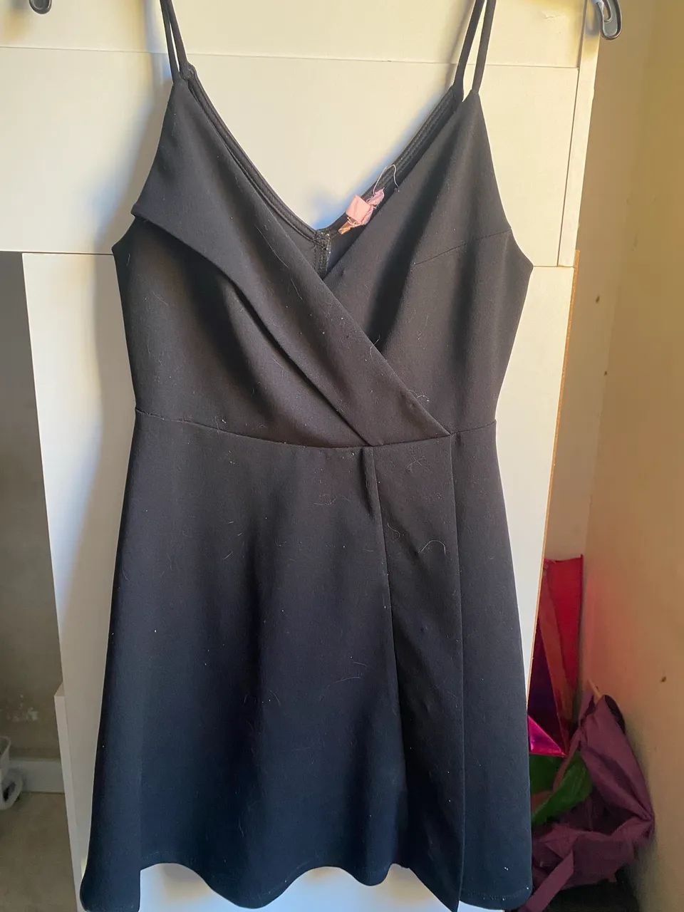 vestido preto decotado 