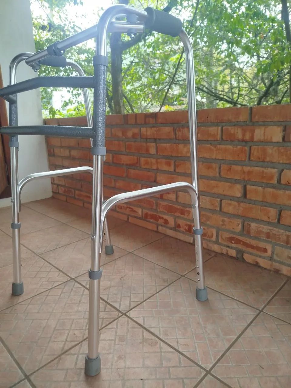 Andador para idosos e enfermos em perfeito estado. - Foto 2