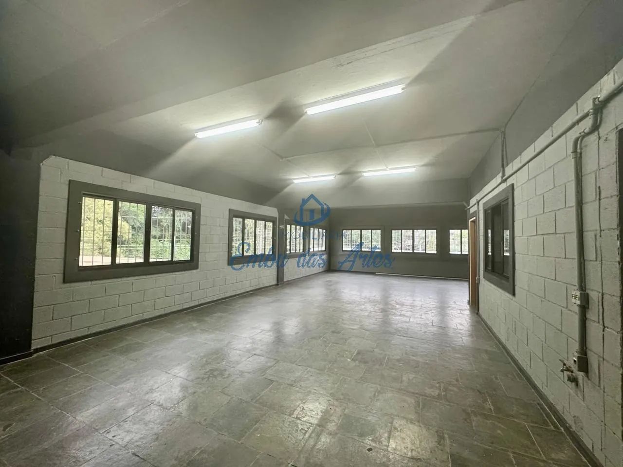 SALA PARA LOCAÇÃO, CENTRO DE EMBU DAS ARTES-SP. - Foto 3